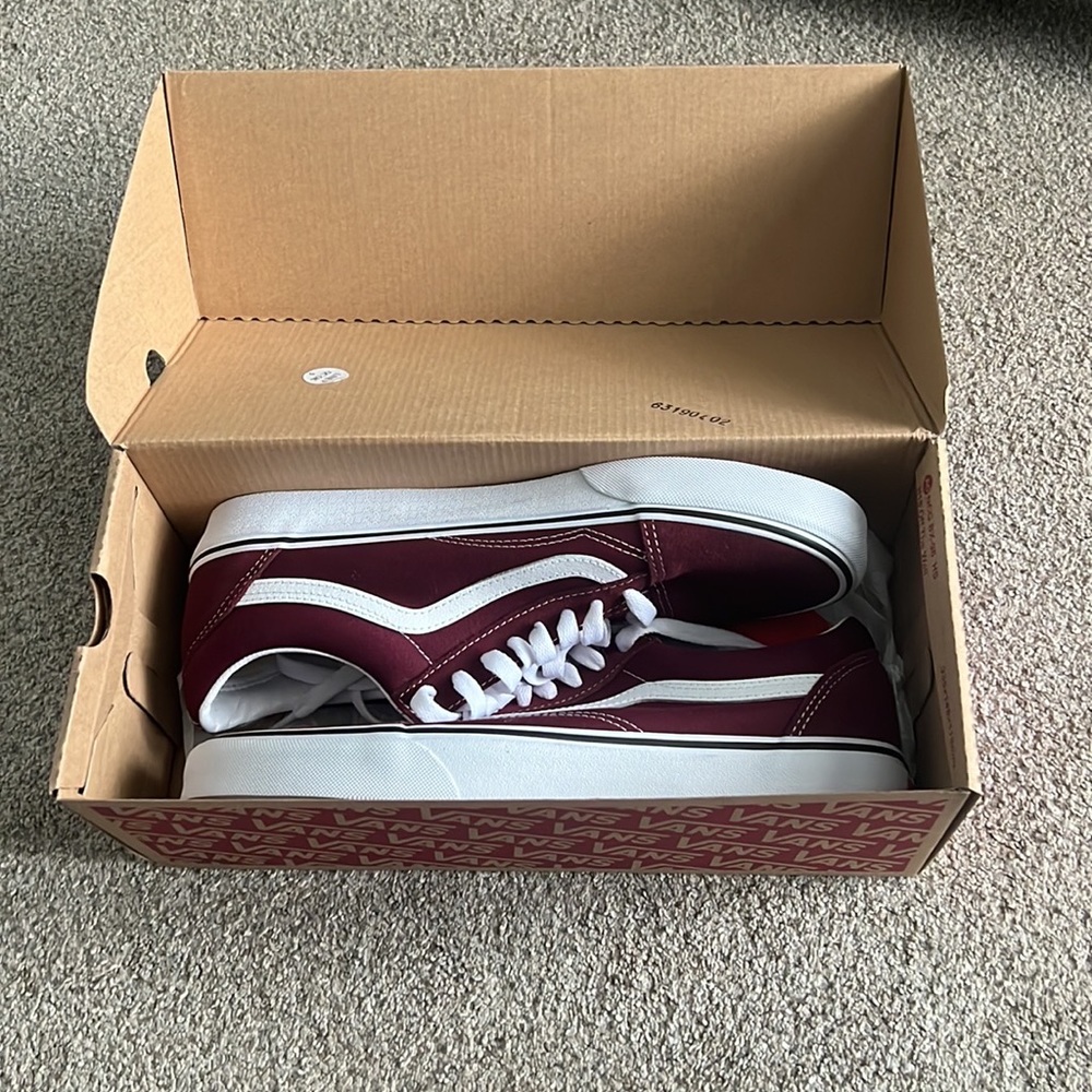 Burgundy Old skool Vans!!